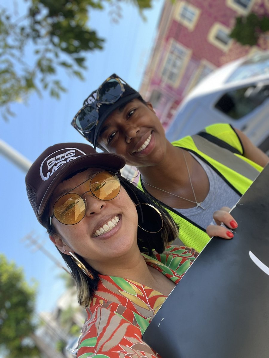 quincydinosaur's tweet photo. Day 88 / Day 14 was an absolute delight. Ran into @BjComedy and @introducextina who are both strike captains doing LE WORK + finally got to meet @TheRealAlexRyan IRL 🥰 (pic next time plz!!!) #wgastrike #sagaftrastrike #unionsolidarity #powertoperformers #wgastrong https://t.co/9Ded1x9FEu
