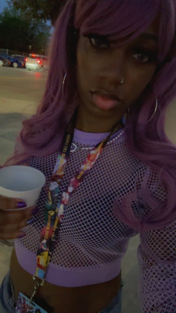 Dude just said I look barely old enough to drink…. Y’all wild cause I’m short lol #dreamcon #funny