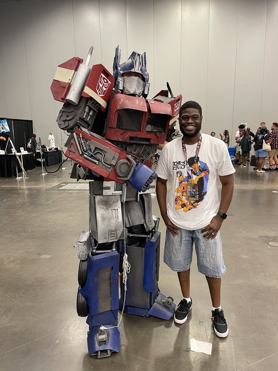 Ghostlyflow's tweet photo. He took 6 months to make this thing, it looks amazing!!! #Dreamcon2023 https://t.co/VQOhUld4QL