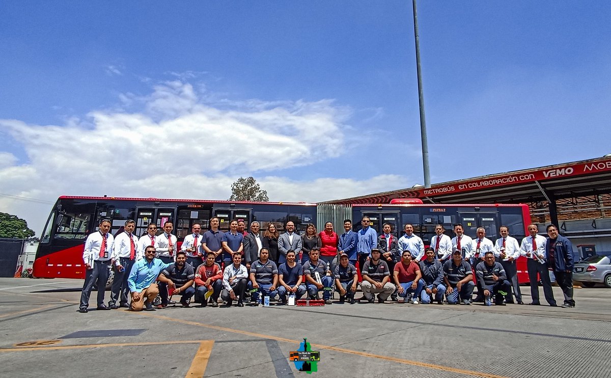 laredcdmx's tweet photo. ¡Hoy se premia el amor por su trabajo! ⚡❤️.
Este Viernes se llevó a cabo el evento "Encuentro con los mejores: Reconocimiento a la Conducción Eficiente y Diagnóstico Profesional", organizado por @YutongMexico y #MIVSA, de @MOBILITYADO, para premiar a sus conductores y técnicos. https://t.co/Dy3L4wELlP
