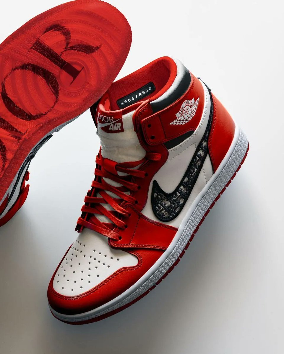 SneakerVisionz's tweet photo. Dior x Air Jordan 1 High 'Chicago' Customs 🌹 https://t.co/21s7UXN0ob