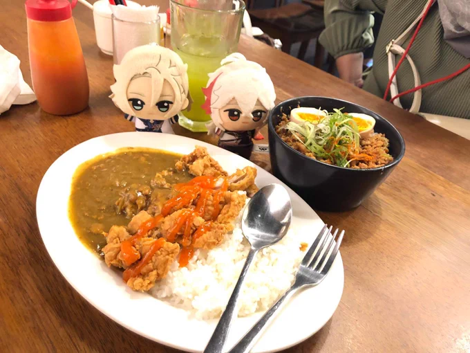 So im going to hoyofest last day and accompany my friend to get her aescara standee  really really really rough day but otsu!