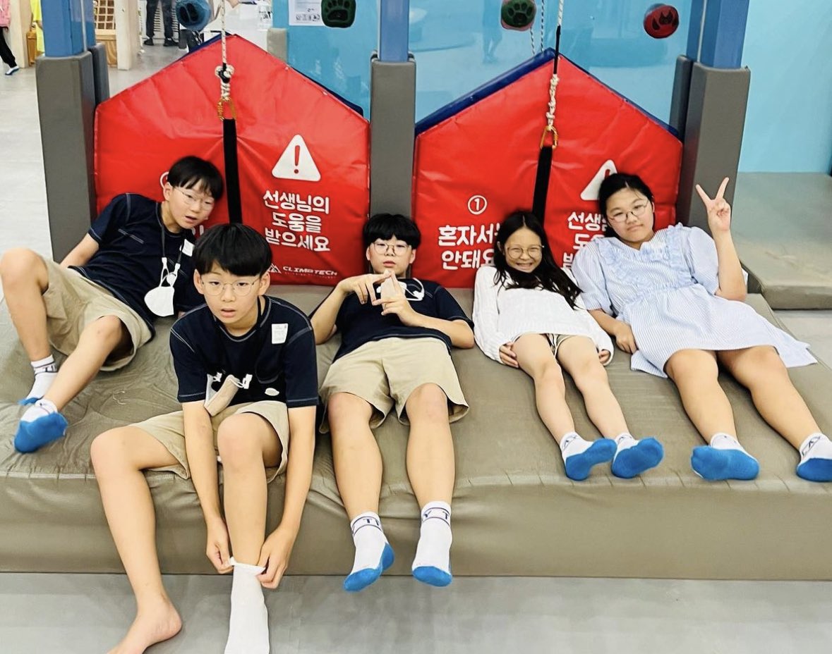 stitch_pololo's tweet photo. เด็กน้อยใน슈퍼맨 돌아왔다กลับมาเจอกันทั้ง"ซารัง,สามแฝดแทฮัน,มินกุก,มันเซ,จีอน" คุณแม่ชิโฮะแม่น้องซารังลงรูปแล้วบอกความสูงของน้องแต่ละคนคือสูงกันมากมากก
•ซารังสูง 154 ซม. อายุ 12 ปี
•แทฮัน มินกุก มันเซสูง 163 ซม. อายุ 11 ปี
•จีอนสูง 168 ซม. อายุ 10 ปี https://t.co/t2jFMND5lp