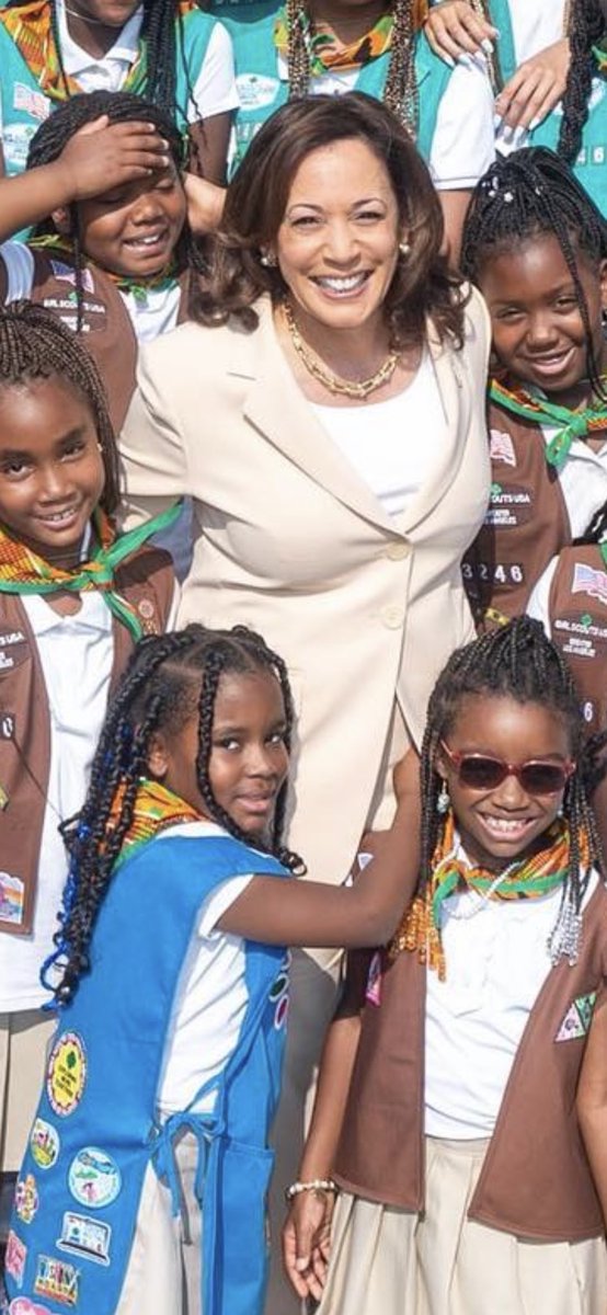 My VP is loved by many🤎 Look at these Beautiful faces #BrownSkinGirls 🤎 Those shades are everything😂