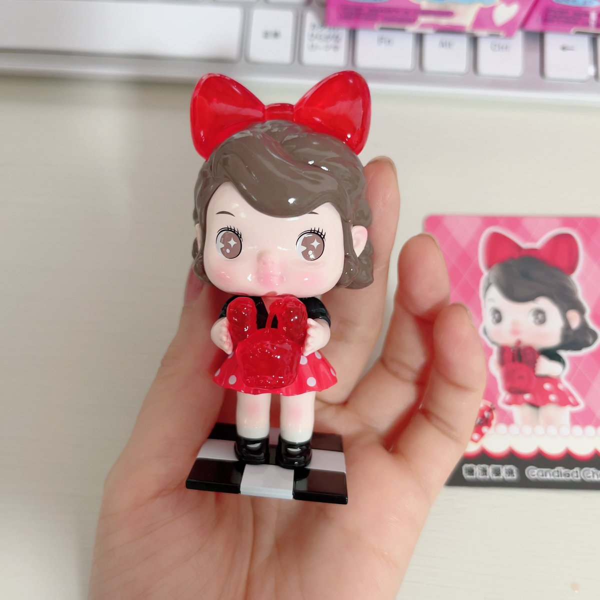f_o_u_a's tweet photo. タプー2個目!
欲しかった子きたーー!!!!
かわいいいいかわいいいい
赤いリボンと赤いグミみたいなのかわいいいい♡︎ʾʾ
なんて可愛さだ……
#POPMART
#TAPOO https://t.co/TTMw20Q13u