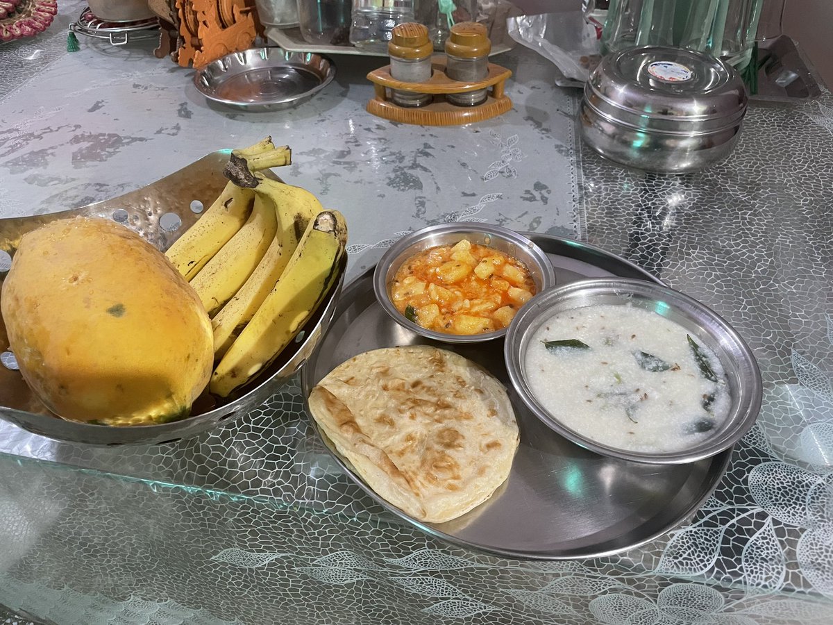 BhupeshDipti's tweet photo. On the occasion of #InternationalMilletsYear
BJP Millets Month 2023
#MyFavouriteMillets Home Made - મોરૈયા ના લોટ ની ભાખરી, મોરૈયો
#MM4Millets
🔸Diptiben Bhatt
🔸 Vice President Mahila Morcha , kheda Jilla @VanathiBJP @Deepikasardava @ArunabenChaudh1 https://t.co/q3PnMBruql