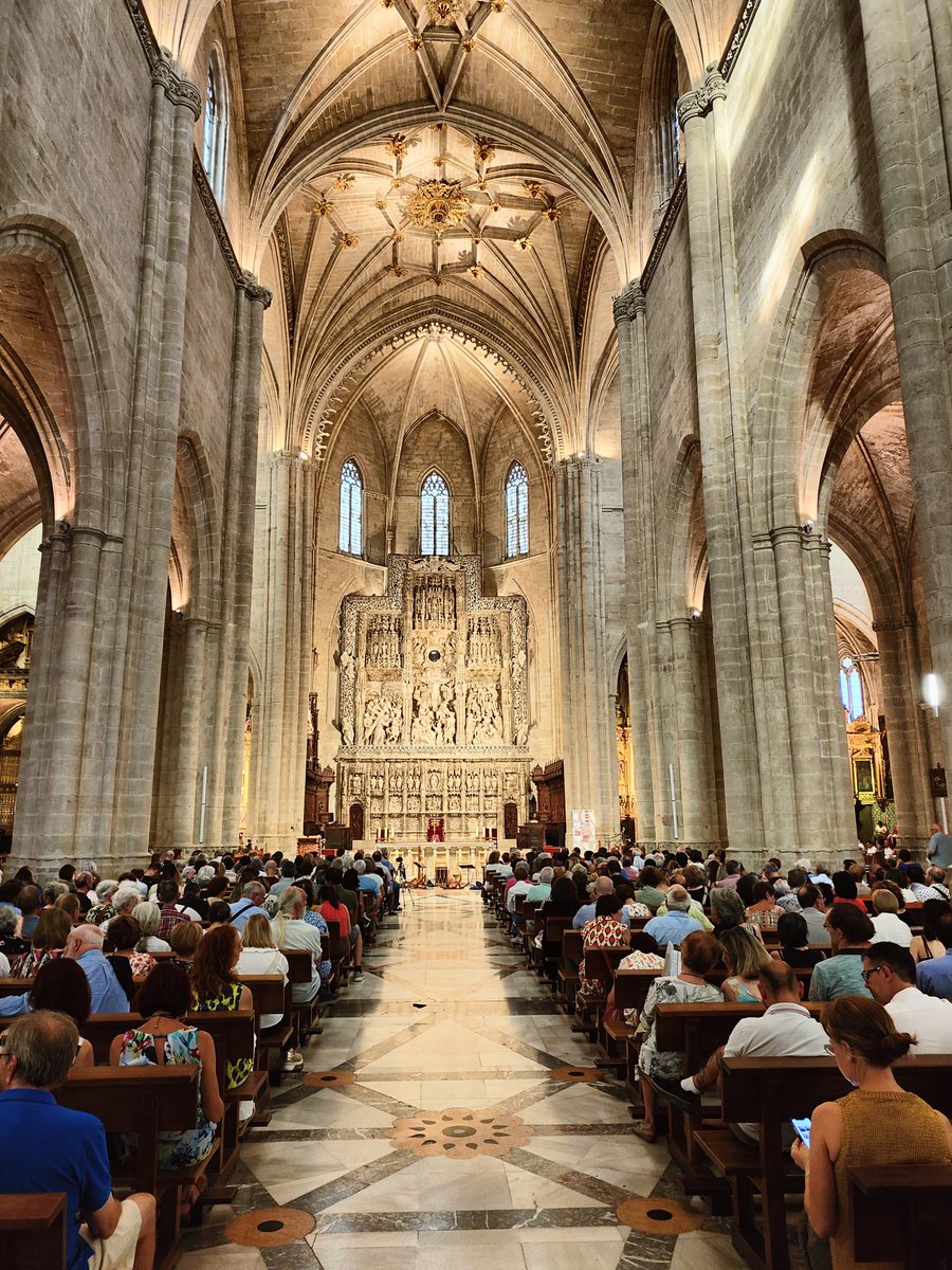 CorLluisVich's tweet photo. Anit cantarem a la Catedral de #Huesca amb @CDMinistrers "Sibila. Milagros, reliquias y profecías". Tot ple i espectacular lloc per a cantar https://t.co/qKXqJx2hNd