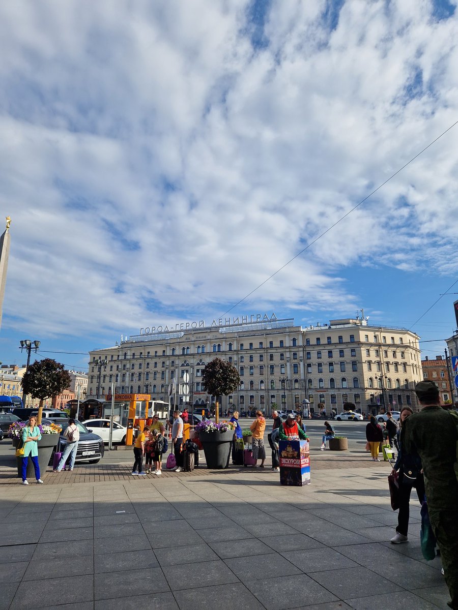 _avocami's tweet photo. Питер!! Рассказывайте, где прячете лучшие баблчайные и азиатские кафешки, поеду на разведку😼 https://t.co/mp9pFLAyis