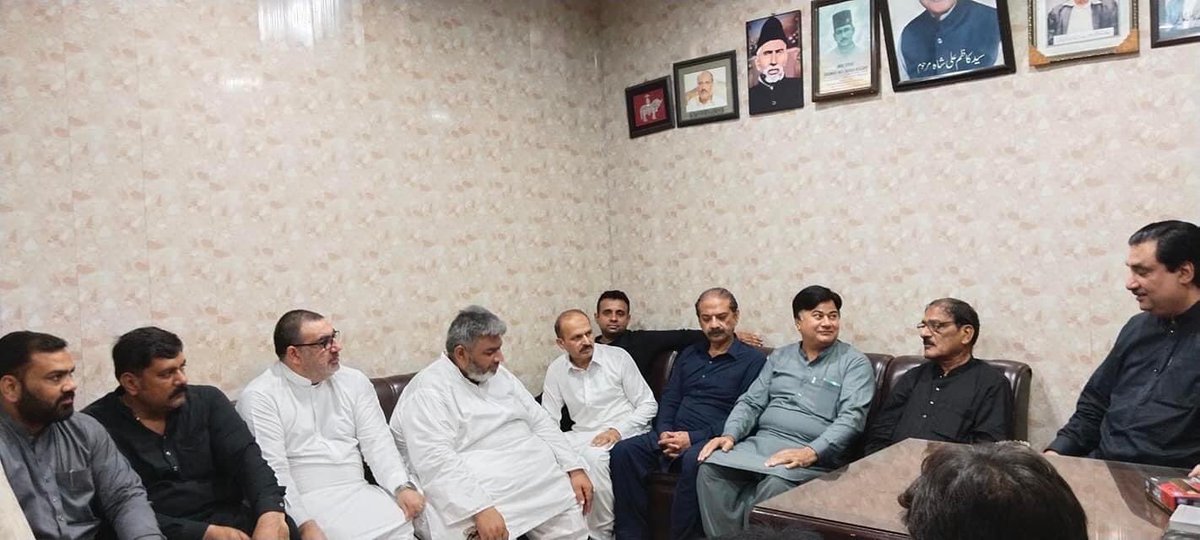 NA81PMLN's tweet photo. وفاقی وزیر توانائی انجینئر خرم دستگیر خان کا امام بارگاہ گلستان معرفت کا دورہ صدر مسلم لیگ ن سوشل میڈیا ونگ پنجاب کاشف صابر خان ، چیئرمین بی او ڈی گیپکو شعیب بٹ  و دیگر ہمراہ موجود ہیں

@kdastgirkhan https://t.co/LxcecaHv5r