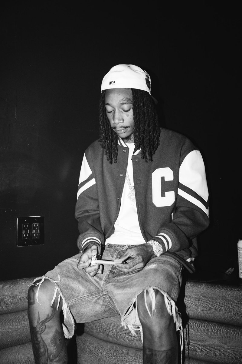 wizkhalifa's tweet photo. Celebrates another night. https://t.co/blvp5PeuRR