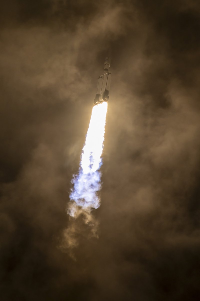 SpaceX's tweet image. Falcon Heavy launches SpaceX’s 250th successful mission overall!