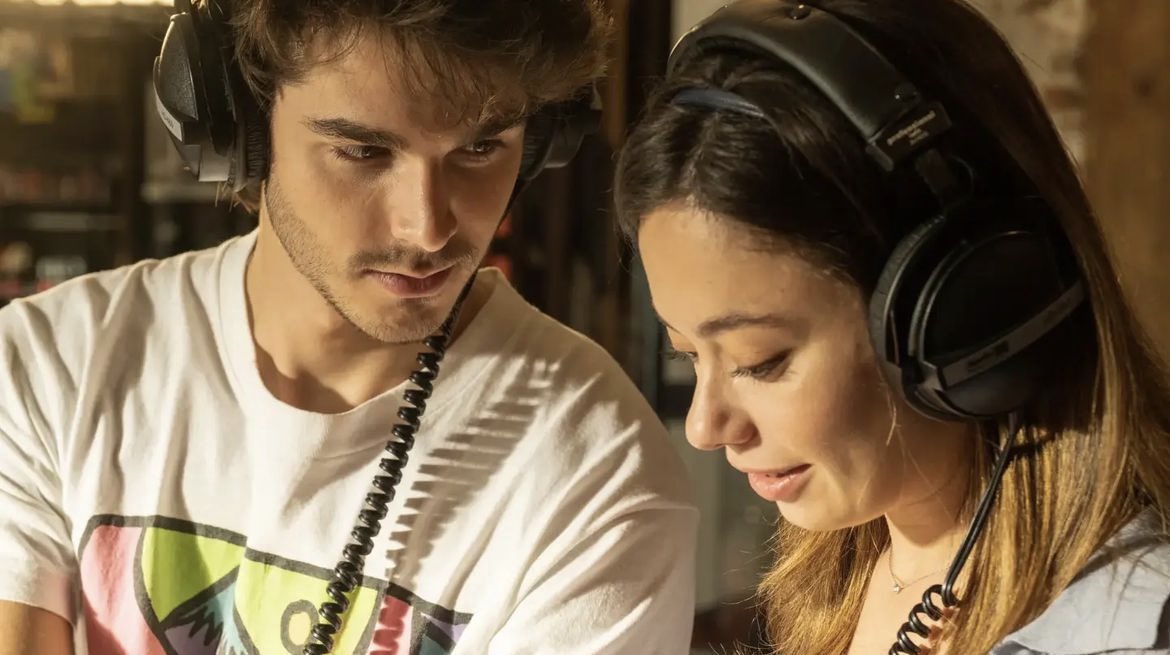 eu_jai's tweet photo. Nova série da Netflix de romance em 5 episódios, muito leve, com um clichezinho, o casal com muita química 
No Brasil ficou como Um Conto de Fadas Perfeito  #UnCuentoPerfecto https://t.co/GXCChyCn6L
