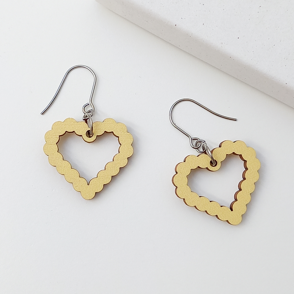 JewelleryElla's tweet photo. Love is always in fashion! ❤️ 

#heartearrings #uniquejewellery #earringlove #sustainablejewellery #sustainablefashion https://t.co/cpwXZiyjoY