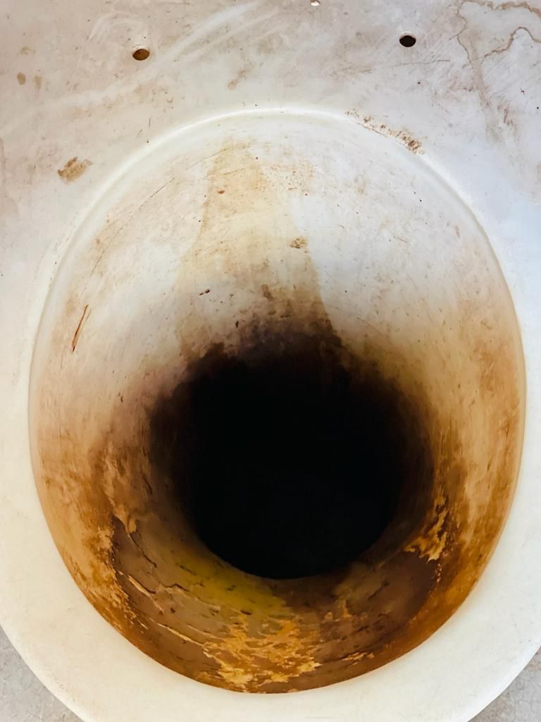 Our_DA's tweet photo. The DA's #EndSchoolPitToilets oversight continued in Limpopo. 
Shockingly, at Nkota Secondary School, 209 learners and 18 staff members are forced to share ten pit toilets that haven't had any maintenance from the Department of Basic Education.

➡ https://t.co/FMWHrnNYEy https://t.co/n1ybiEljSL