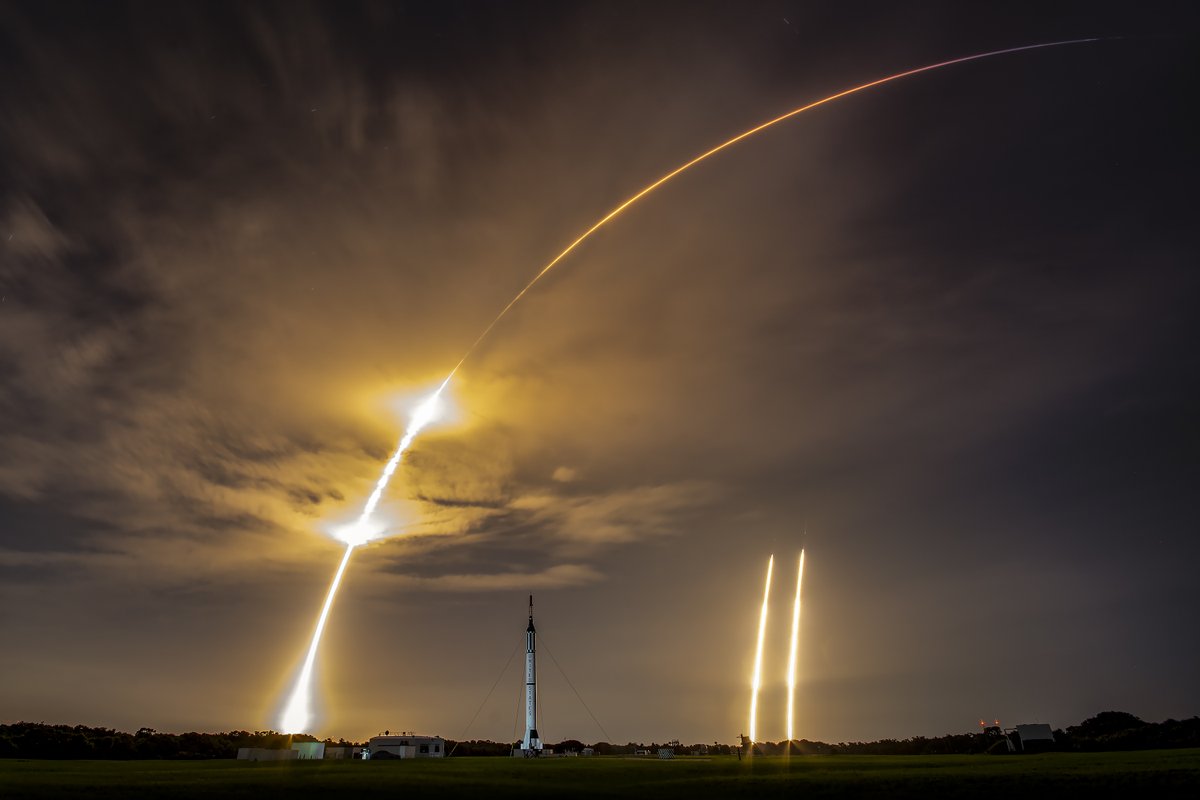 SpaceX's tweet image. Falcon Heavy launches SpaceX’s 250th successful mission overall!