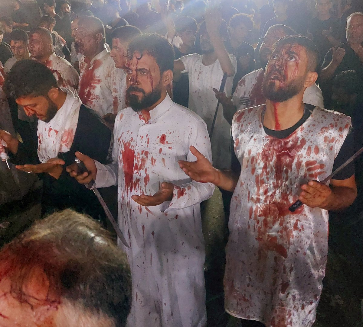 التطبير يغيض الاعداء اكثر

افلح من طبر  
عظم الله اجوركم واجورنا