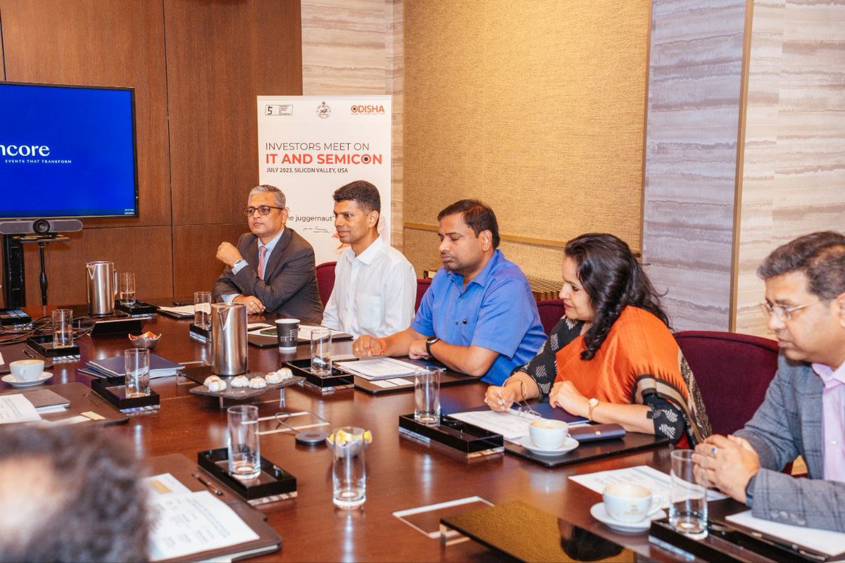 MoSarkar5T's tweet photo. In a detailed discussion, Mr. Shiva Ramani, CEO, iOPEX, outlined his plans to set up an Offshore Development centre of 500 headcounts in Bhubaneswar &amp; will soon submit an LoI. The delegation assured him all possible support in facilitating their initiatives in #Odisha. https://t.co/JvzXDanj2F