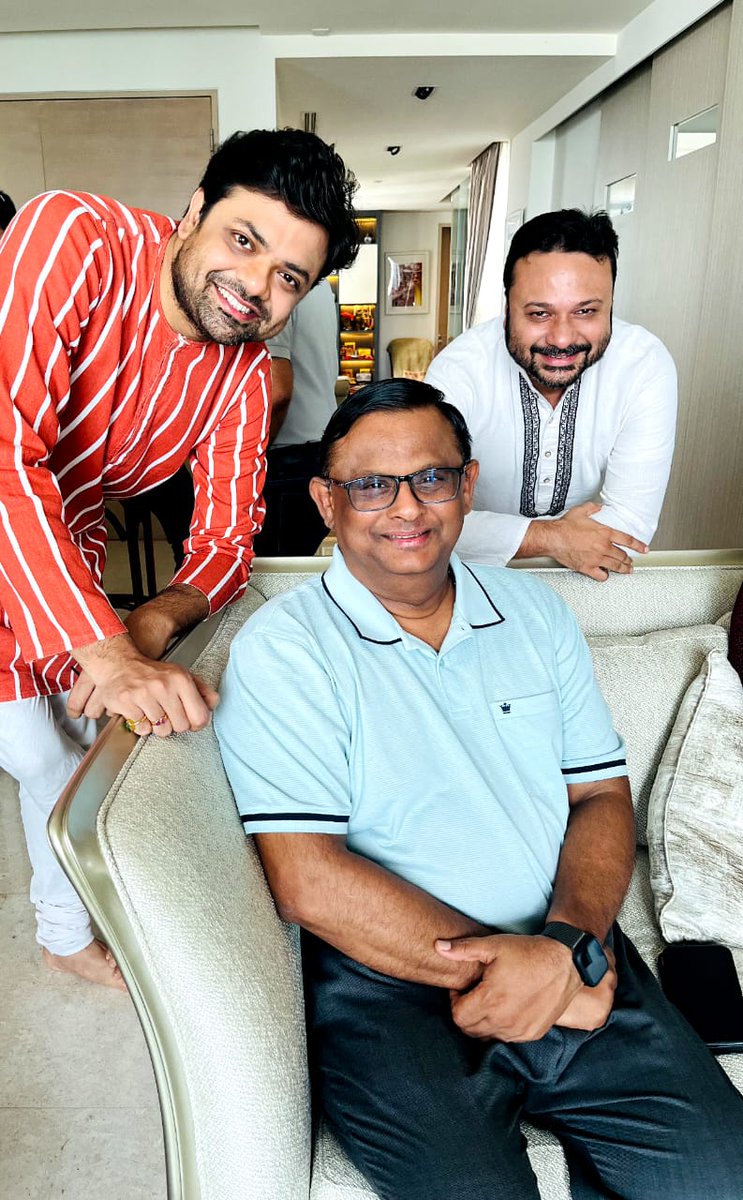 SandSspeaks's tweet photo. An afternoon spent in Singapore at Rituparna Sengupta and Sanjoy Sengupta’s beautiful home.

#sourendrosoumyojit #sands #singapore #rituparnasengupta https://t.co/RH3IDVswB4