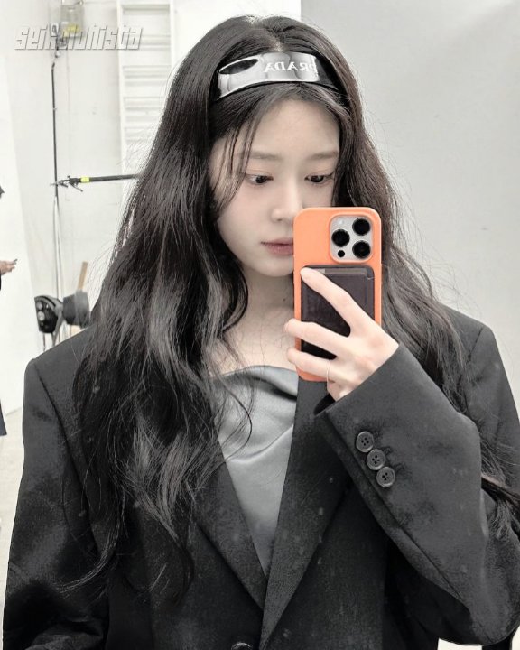 seikolohista's tweet photo. ㅤ

                   Making   Memories   with   Chin .ᐟ    
                   ❛   Behind  the  scenes  of  haute 
                   couture! Preparing to dazzle the 
                   runway. 🧡

                 #CasaLaBELLEZA    #CLBCouture 

ㅤ https://t.co/KrDdAb7znu