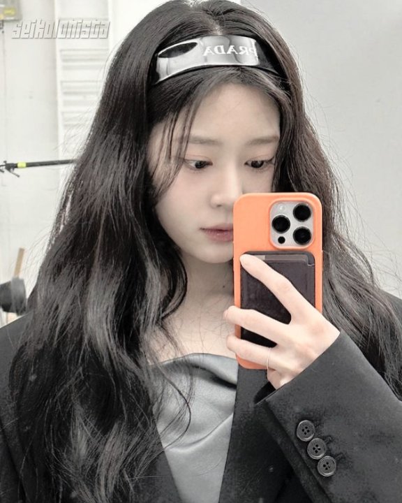 seikolohista's tweet photo. ㅤ

                   Making   Memories   with   Chin .ᐟ    
                   ❛   Behind  the  scenes  of  haute 
                   couture! Preparing to dazzle the 
                   runway. 🧡

                 #CasaLaBELLEZA    #CLBCouture 

ㅤ https://t.co/KrDdAb7znu