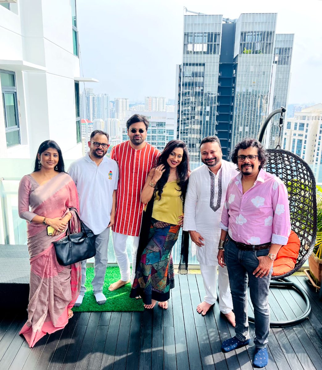 SandSspeaks's tweet photo. An afternoon spent in Singapore at Rituparna Sengupta and Sanjoy Sengupta’s beautiful home.

#sourendrosoumyojit #sands #singapore #rituparnasengupta https://t.co/RH3IDVswB4