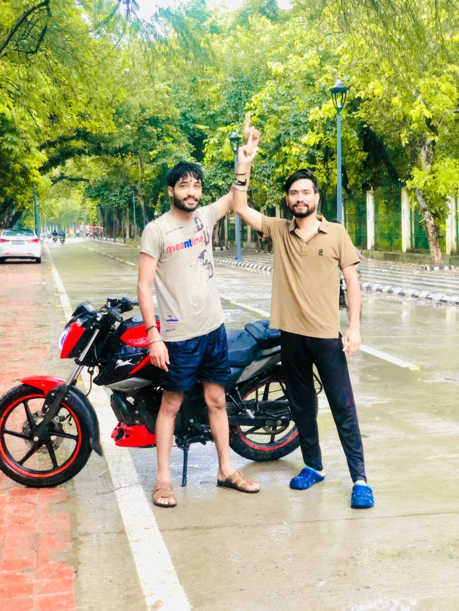 imKrishnaNayak's tweet photo. तमाम रात नहाया था शहर बारिश में,
वो रंग उतर ही गए जो उतरने वाले थे।।#Rainyseason 🌧️☘️❤️
#Aligarh #Uttarpradesh #Up81 https://t.co/UJYbEGstkV