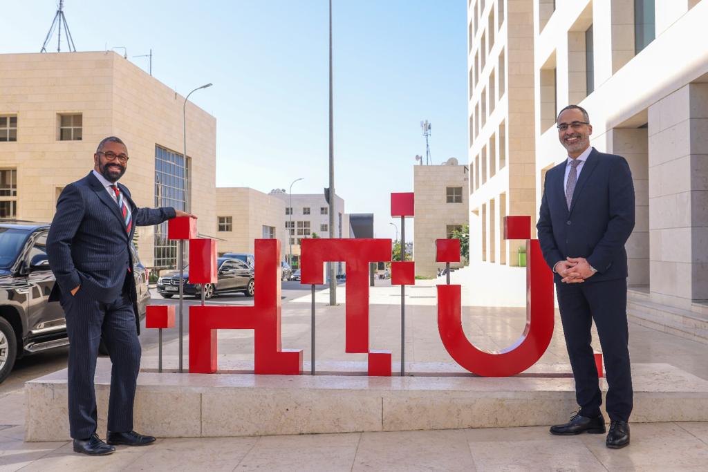 التقى وزير الخارجية جيمس كليفرلي بنساء يدعمهن البرنامج البريطاني للمهارات إلى جانب <a href="/EBRD/">The EBRD</a> و <a href="/EFE/">Efe</a> _ jor
واستمع لشرح حول كيفية تمكين المنظمات والشركات للشمولية - وهو أمر حيوي لخلق الوظائف ولتحقيق المزيد من الازدهار للجميع ولرؤية التحديث الاقتصادي 2033 في #الأردن.
🇯🇴