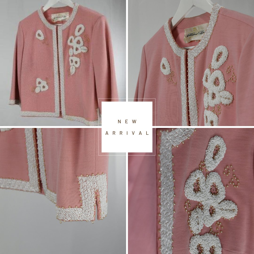 🌸 1960s McMullen Pink Knit Beaded Cropped Jacket: Elevate style with chic design.🌟🧥 #VintageFashion #1960sStyle #McMullenForHudsons #BeadedJacket #ChicElegance #EtsyFinds #ShopNow

👉 Shop here: etsy.com/listing/151097…