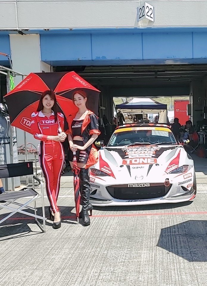 pulama_official's tweet photo. #オートポリス #S耐
#OVERDIVE
#ハーテリーデライトギャルズ
#仁美 (@Hitomin_0122 )
#丹内芽衣(@mei_tannai )
65号車 22番ピット❤️🖤
よろしくお願い致します!
#odula #65号車
#RQ #supertaikyu #レースクイーン https://t.co/dQxNk3PRSV