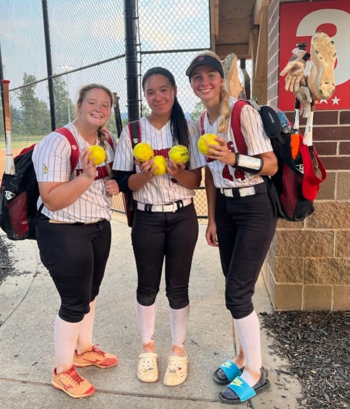 FCGeorgia_2025's tweet photo. 🚨DINGER ALERTS🚨 At @AllianceOpenNat
Jordan dropped 3 💣s this week including a 250ft MONSTER SHOT!
Allissa dropped a 💣 to help rally us back in the game.
Jessica sent a 💣 to dead center in pool play.
Job well done ladies! 🧨🧨💥
#FCGeorgia #PlayWithHonor @FirecrackersGe1 https://t.co/YoHcmkTx48