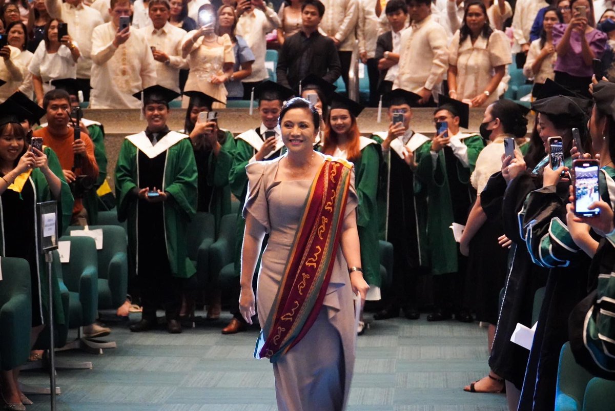 oslecjunior's tweet photo. She proves that you do not need a title or a position to be a leader.

All you need is to inspire people to be more, serve more, and help more.

A servant leader through and through.

📷 from Atty. Leni Robredo FB page https://t.co/LRgOgvBdSe