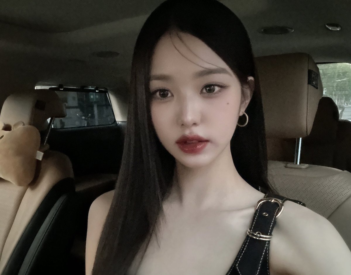 wonyoung pics tweet media