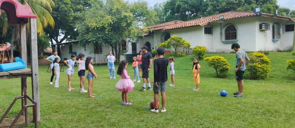 Unefa_Barinas's tweet photo. UNEFA #NúcleoBarinas a través del Equipo de Deportes, desarrolló el Plan Vacacional SocioRecreativo 2023, con la participación de los hijos del personal en actividades deportivas y recreativas, se entregaron Premios, Cotillones de Dulces y degustaron la anhelada Pizza @Unefa_VEN https://t.co/9E6R1lAXWH