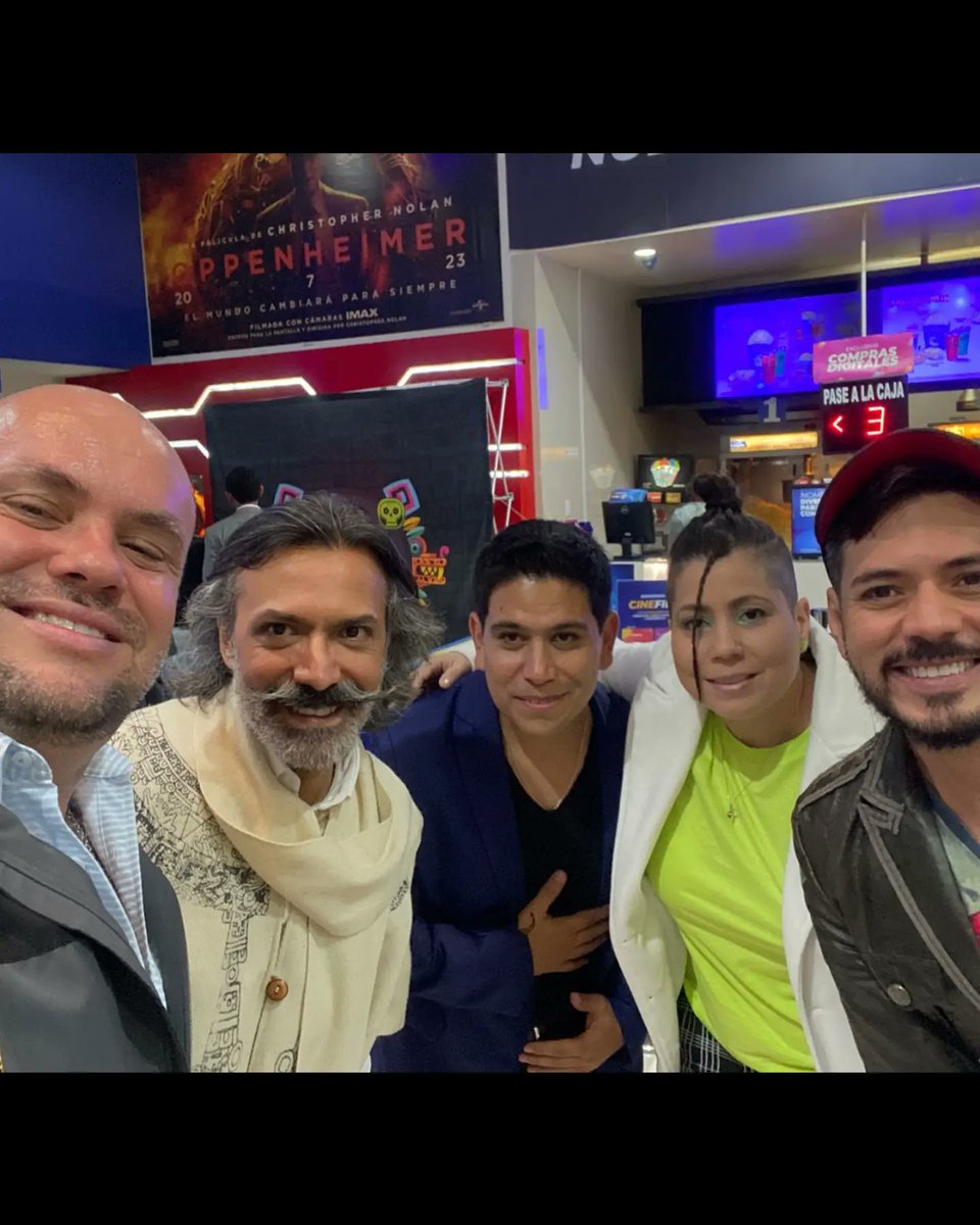 digcy's tweet photo. Alfombra verde del Festival Internacional de Cine Cannábico, donde fui jurado de la categoría largometraje documental 🎬
Gracias #festivalinternacionaldecinecannabico
#alfombraverde #alfombraroja #festivaldecine #festivalcannábico #jurado #cannabico https://t.co/jd59Wu9wAa