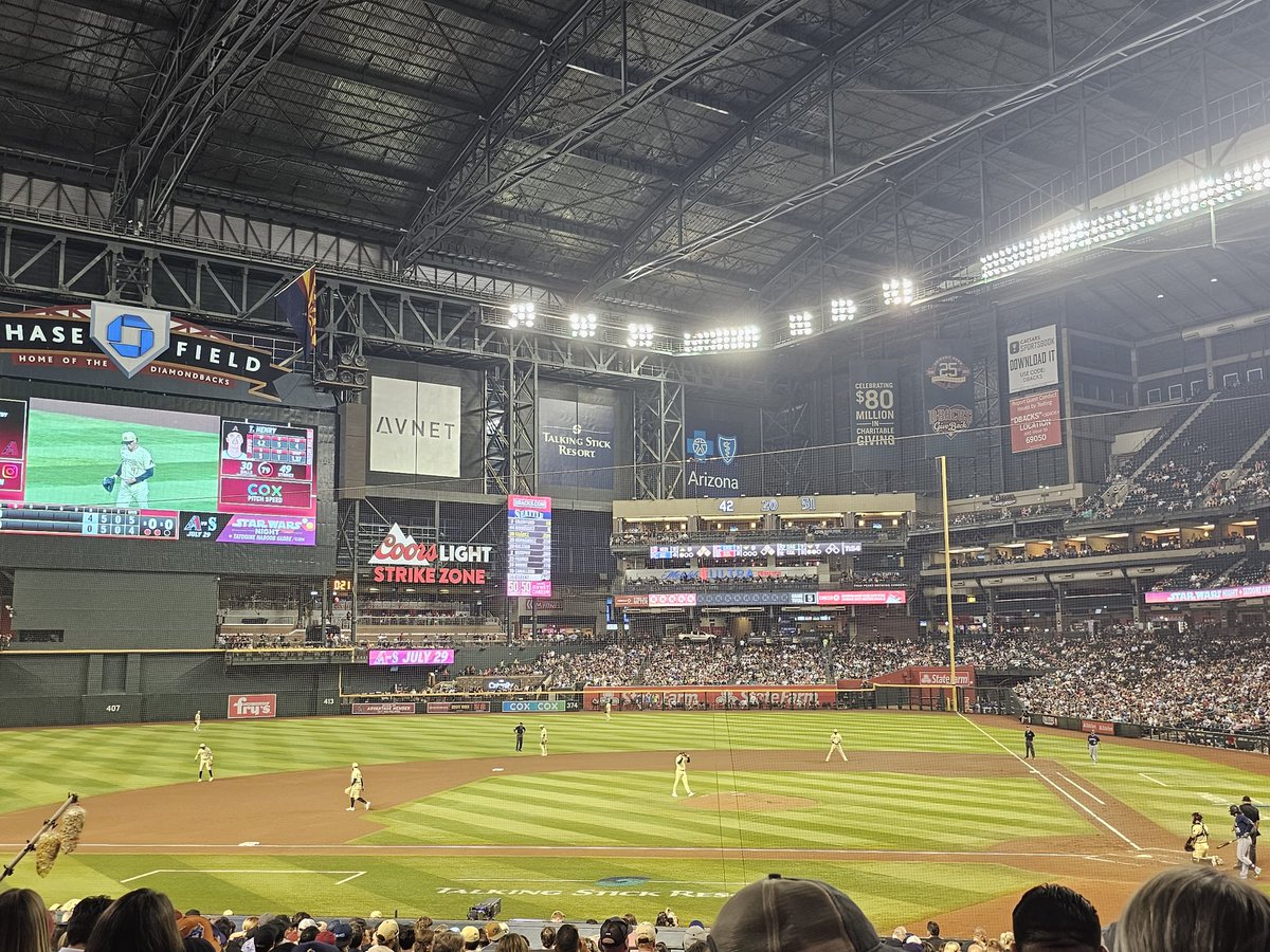 KBerg317's tweet photo. Current view [Yes, the roof on our stadium closes] #Dbacksbaseball https://t.co/I1eed39tTJ