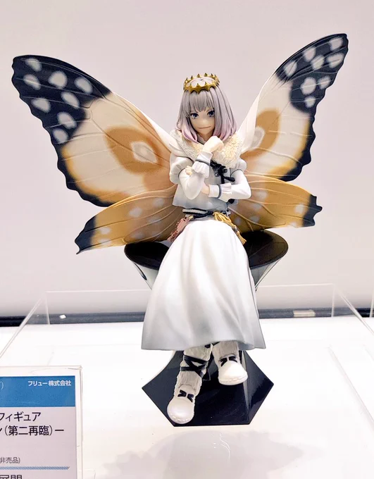 オベロン・ヴォーティガーンのフィギュアやば…………翅マントの裏にブランカちゃん……