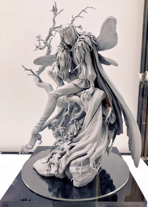 オベロン・ヴォーティガーンのフィギュアやば…………翅マントの裏にブランカちゃん……