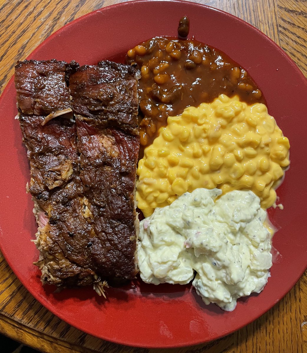 senoroukc's tweet photo. Long day at work and a late night dinner. Ribs, baked beans, cheesy corn and potato salad. 

#Dinner #BBQ #ItsFinallyFriday https://t.co/JOgxnuwHvp