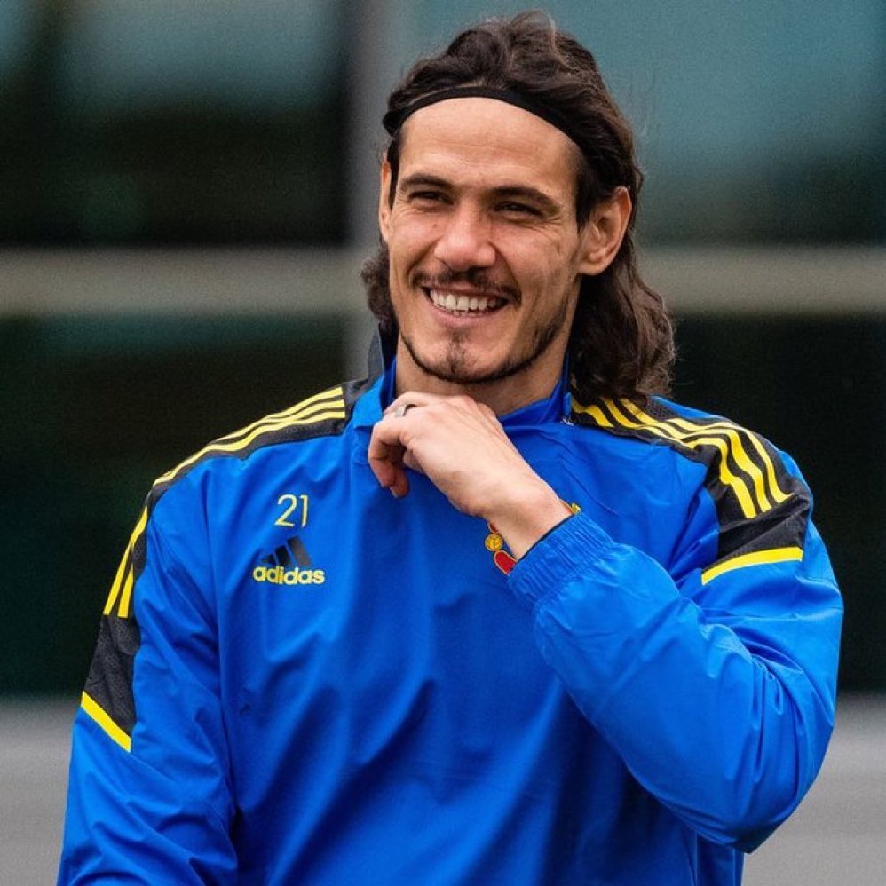 NO LO QUIERO ILUSIONAR PERO… Los clubes donde pasó #Cavani: 

Danubio, Palermo, Napoli, Psg, Manchester United, Valencia, Boca Juniors. 7MO CLUB. 

Datazo de <a href="/ManuuCanterucci/">Emanuel.</a>