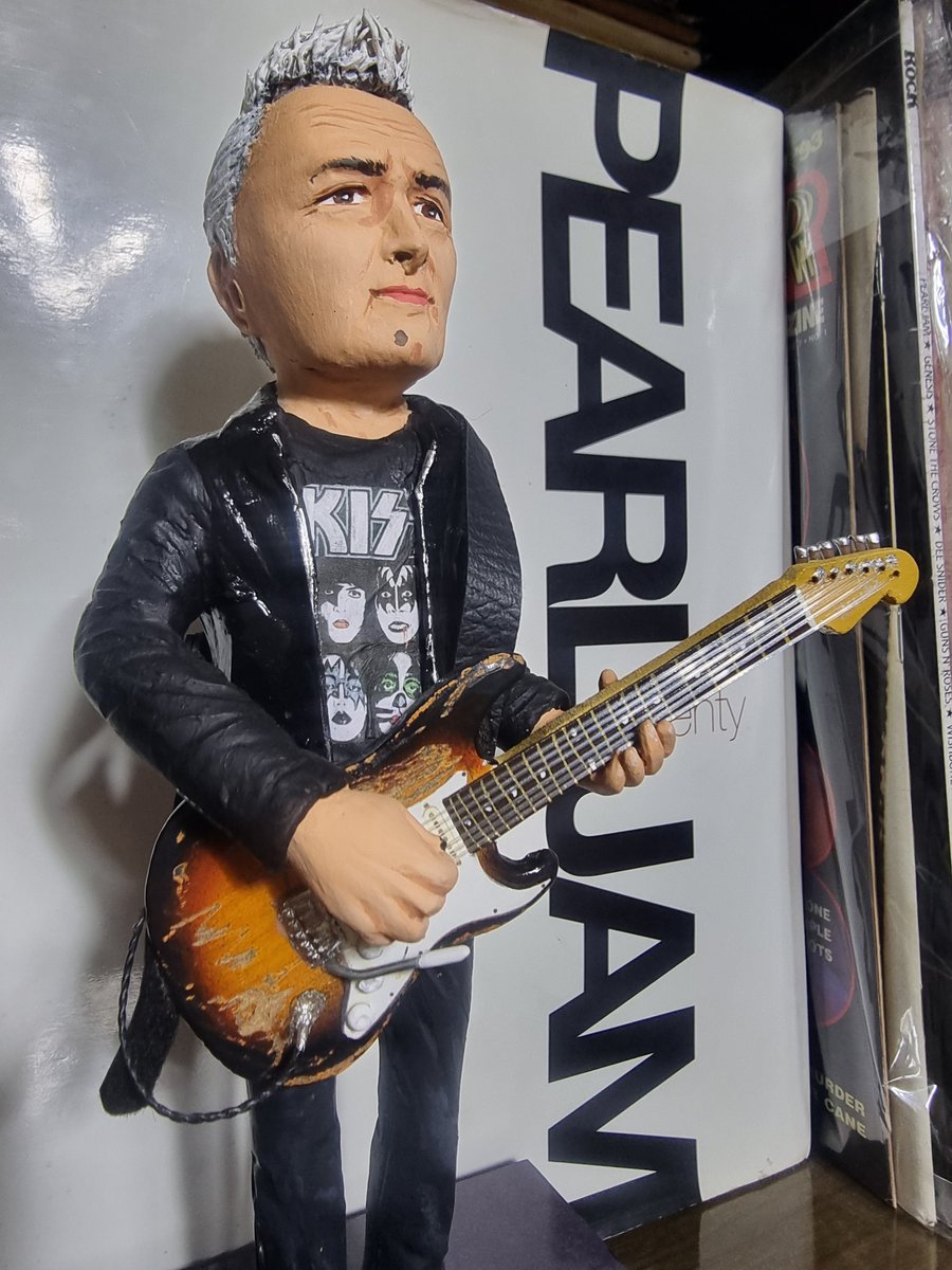 PearlJam_Chile's tweet photo. 🔥 Mike McCready hecho a mano en cerámica en frío ❤️
Cc . @MikeMcCreadyPJ https://t.co/pUS2zTvzkI