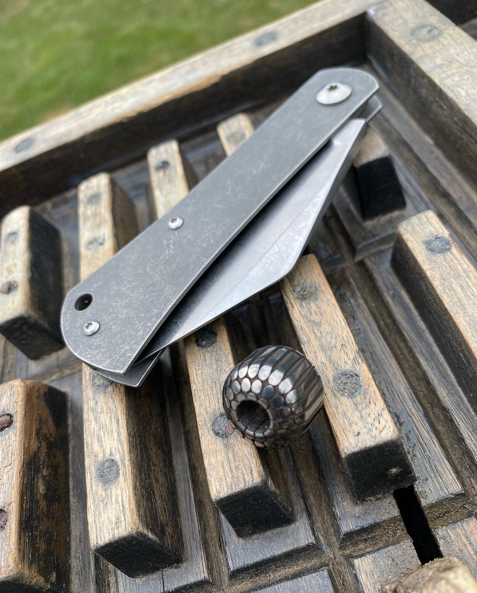 KevinCo55931013's tweet photo. Friday’s knife-
#jbbslippie
#jbb #jbbknives #gaff
#beadlife #superconductor https://t.co/zi8poikqAT