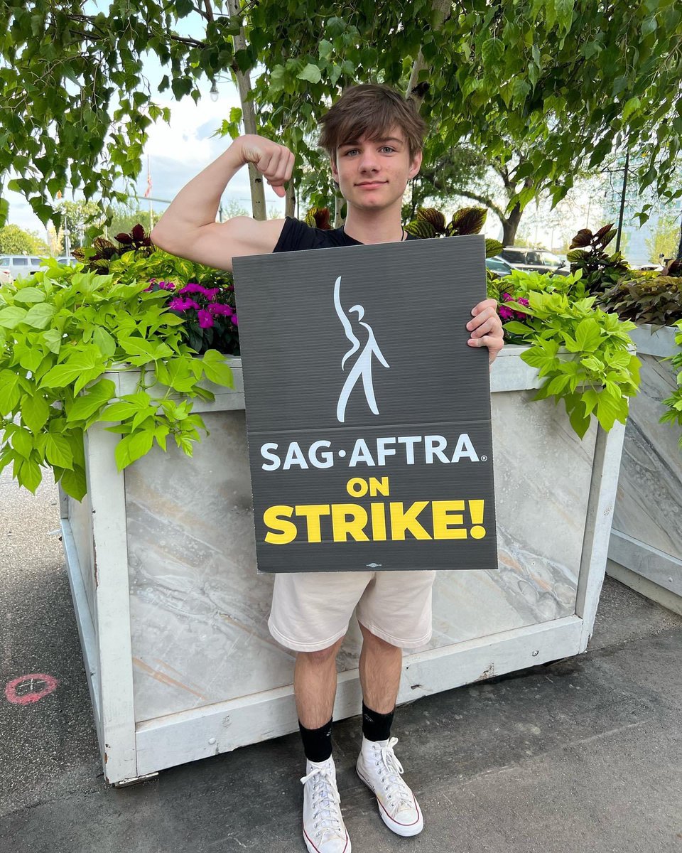 SAG strong! Hold that line!! #strike #sagaftrastrong #wgastrong #filmactor #televisionactor #teenactor #hollywood #losangeles #actor #actorslife #faircontract #strength