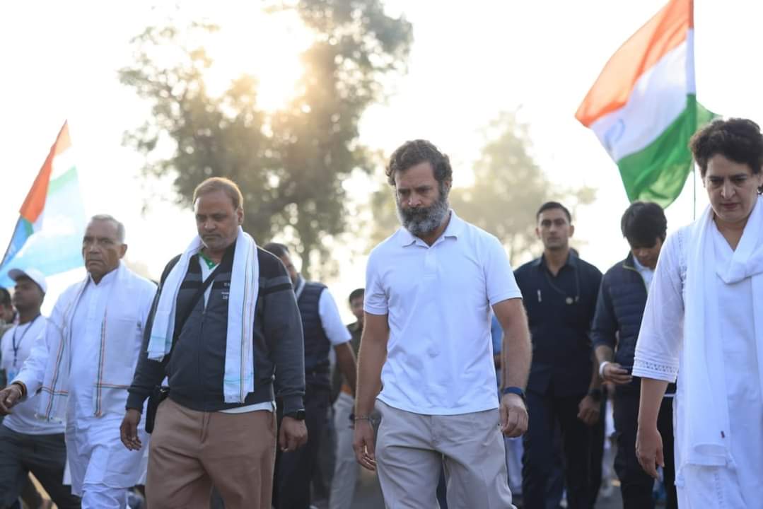 babaduggu's tweet photo. हम पहले भी तूफानों से कश्ती निकाल कर लाए हैं, हम आज भी हर चुनौतियों की हदें तोड़ेंगे, मिलकर भारत जोड़ेंगे।
@MPArunYadav https://t.co/kUUyFqZLXv