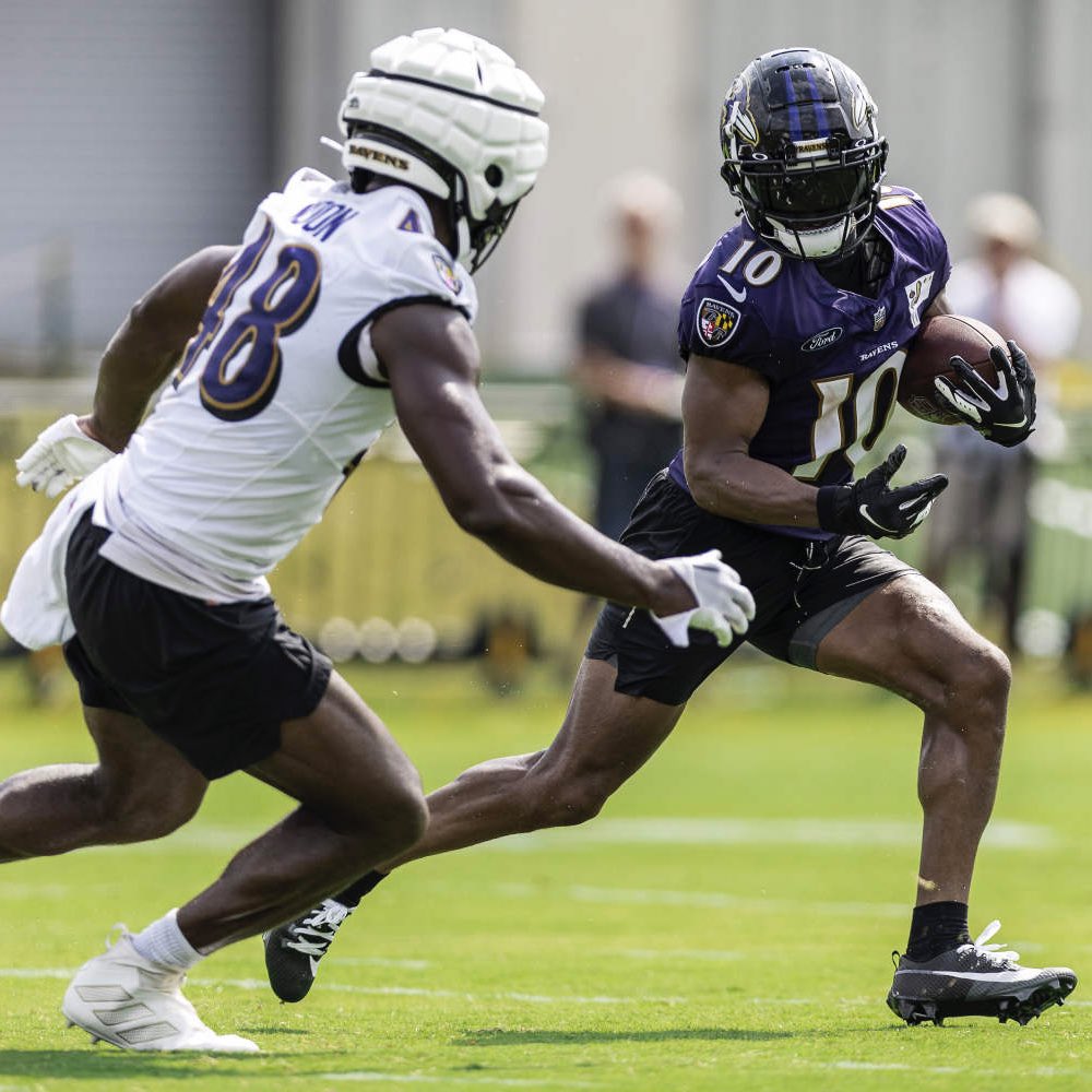 RavensMX_'s tweet photo. 2️⃣ James Proche II también sorprendió con una recepción de una mano en la línea lateral, aunque fue marcada fuera de límites. ¡La influencia de Odell Beckham Jr. se hace sentir en el equipo! 🤝🏈 #OneHandedCatch #JamesProche https://t.co/utqWabKngi