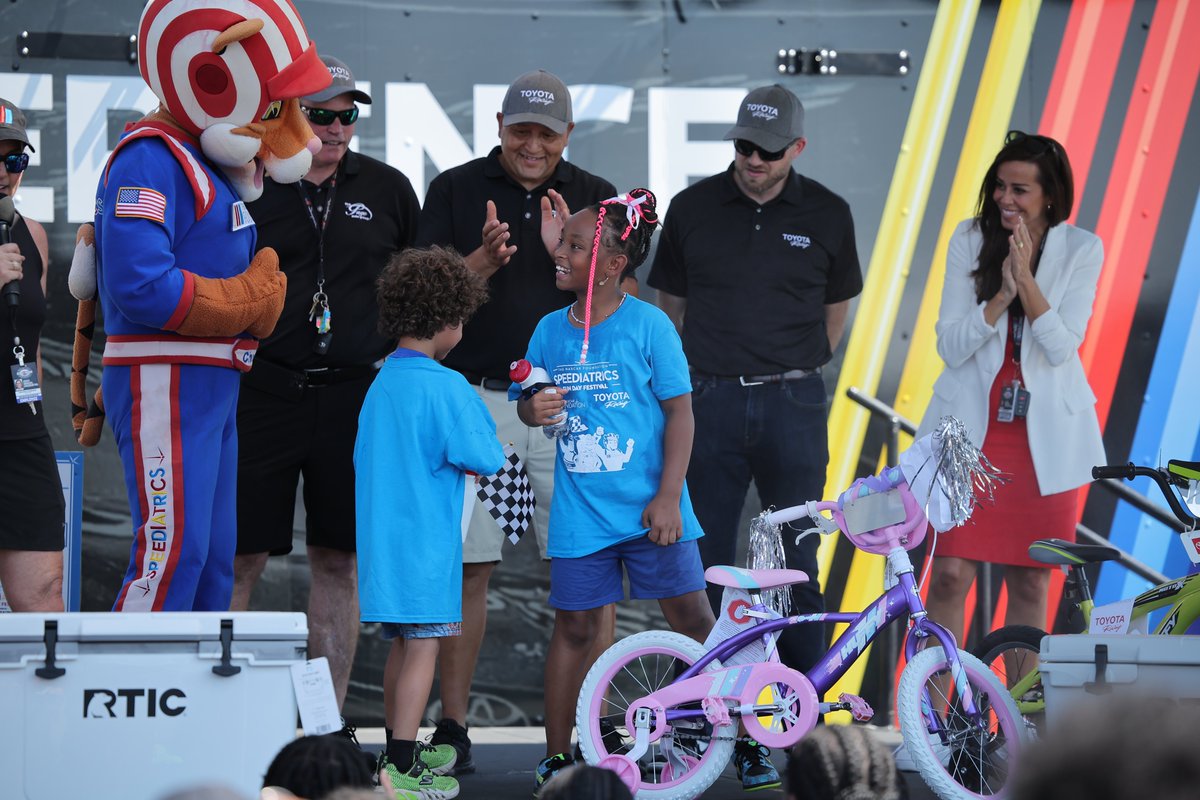 NASCAR_FDN's tweet photo. What a day we had with #TeamToyota at @RichmondRaceway! We surprised more than 100 kids with new bikes and a $15,000 donation to @YMCARichmond!
And thank you @CoreyHeim_ for joining us at our #Speediatrics Fun Day Festival. https://t.co/R6RDHgKzLC