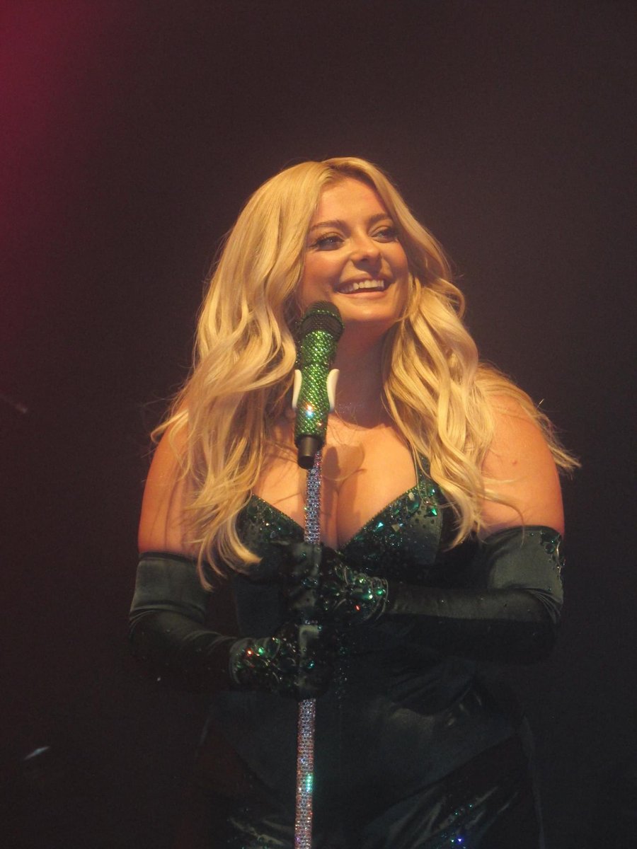 garyketchley's tweet photo. Amazing night @O2SBE @BebeRexha  incredible 👏 👏 

#BestFNNightOfMyLifeTour
#BebeRexha https://t.co/e98DVtB8Vo