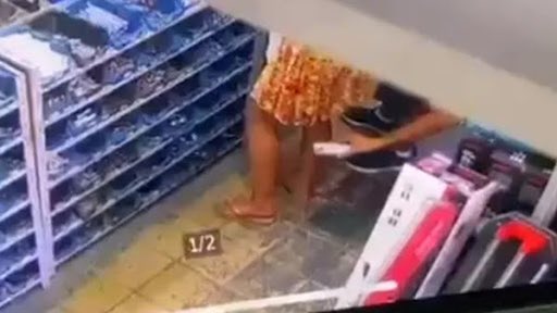 dom_sobral's tweet photo. Um homem de 32 anos foi detido nesta quinta-feira (27) por suspeita de crime contra a dignidade sexual ao fotografar, sem consentimento da vítima, as partes íntimas dela.
Link do site na bio. https://t.co/xrI3RpHuzp
