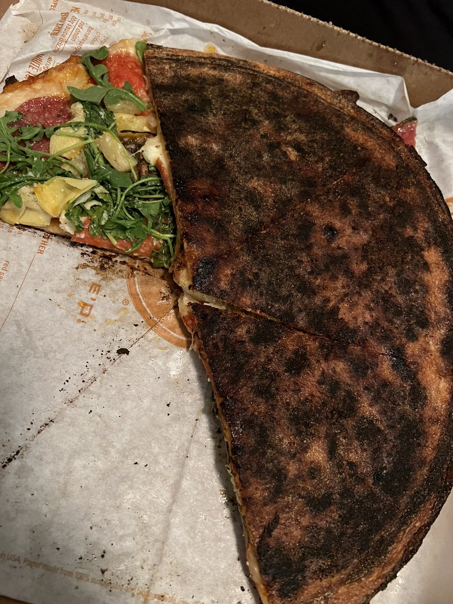 BesoSani's tweet photo. @BlazePizza Mmm burned pizza again, why do they keep doing this here?! 🤬 #pizza 🍕 #BlazePizza https://t.co/niegGjDMH8