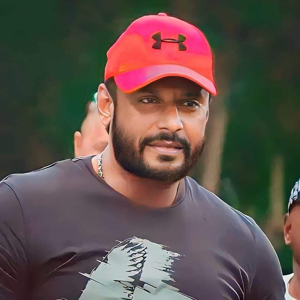 REBEL2431's tweet photo. ಅಂದಾಗೆ ಇವತ್ತು ಸಂಜೆ ಟ್ರೆಂಡ್ ಉಂಟು ರೆಡಿ ನ ಎಲ್ಲರೂ 🔥 🥱 

#KAATERA #DBoss #dbossfans #Dbossdevru #dbosskingdom #DBoss𓃰  
@dasadarshan https://t.co/2Bwef5fvqo