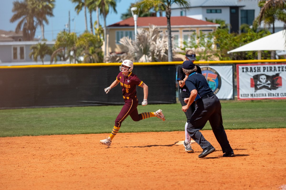 juliabice10's tweet photo. Only some of the best moments in my life, with many more to come! @CMUSoftball @CMUAthletics 🤍🔥⬆️ https://t.co/2dmCAvtBZw